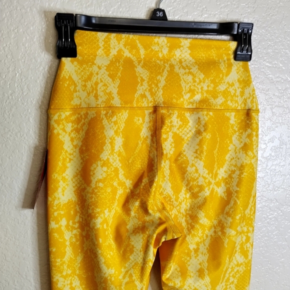 NWT Carbon 38 Yellow Snake Skin Print Leggings sz S - Picture 6 of 7